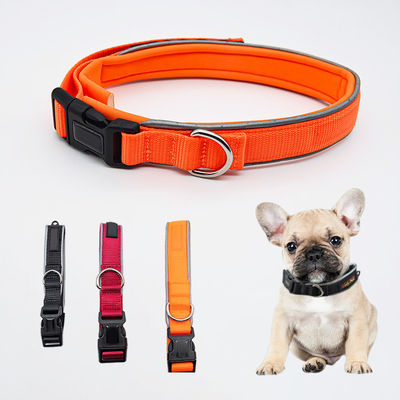 Colarinho de cachorro de luxo Couro Corduroy Couro Veludo Nylon Material Hundehalsband Produtos para animais de estimação
